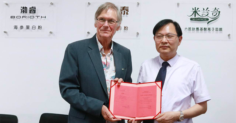 Sir Tim Hunt, the Nobel Laureate in Physiology or Medicine, visited Senta