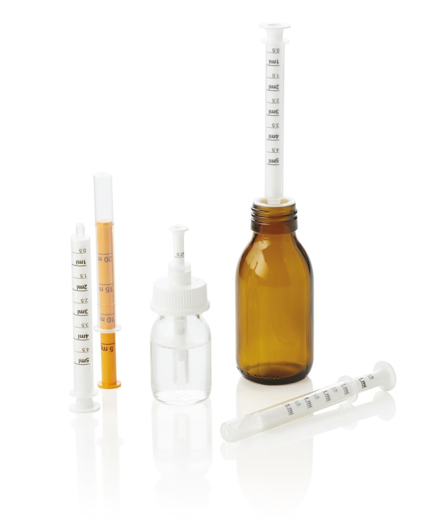 Oral dosing syringes