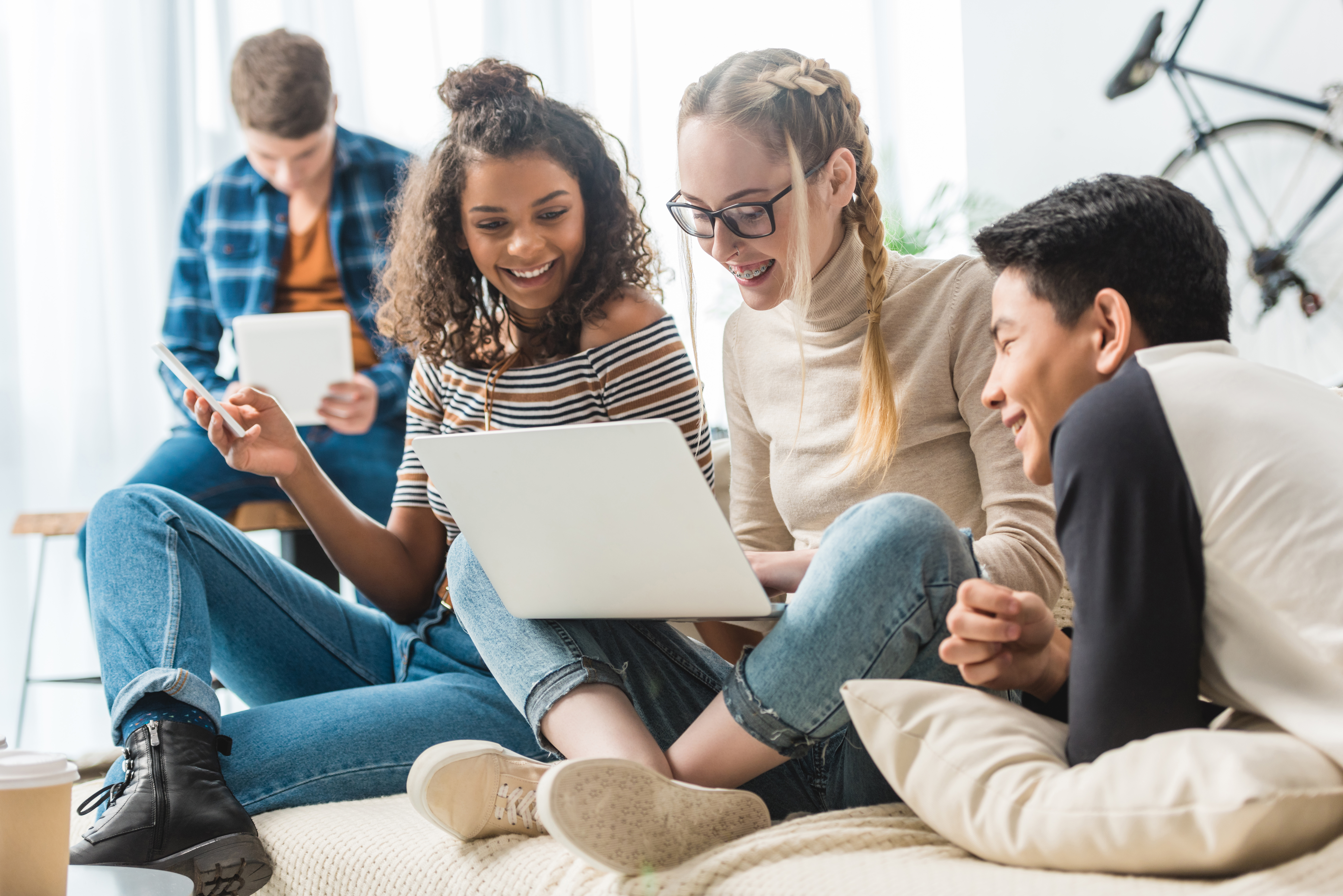 Affron®️.- IMPROVE MOOD IN TEENAGERS