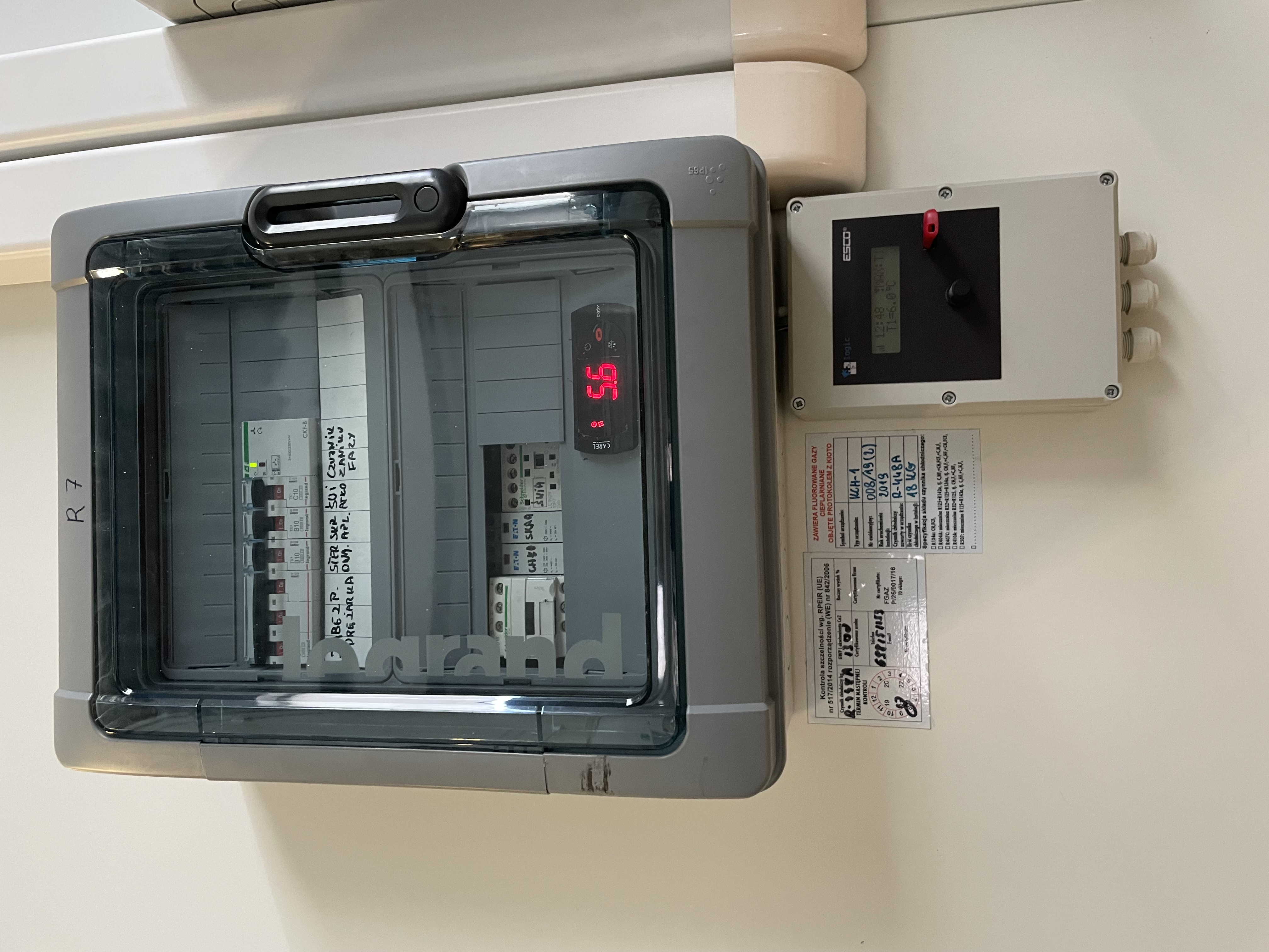 2°-8°C storage 1