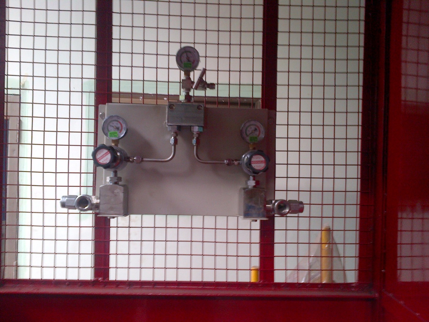 Auto changeover for gas