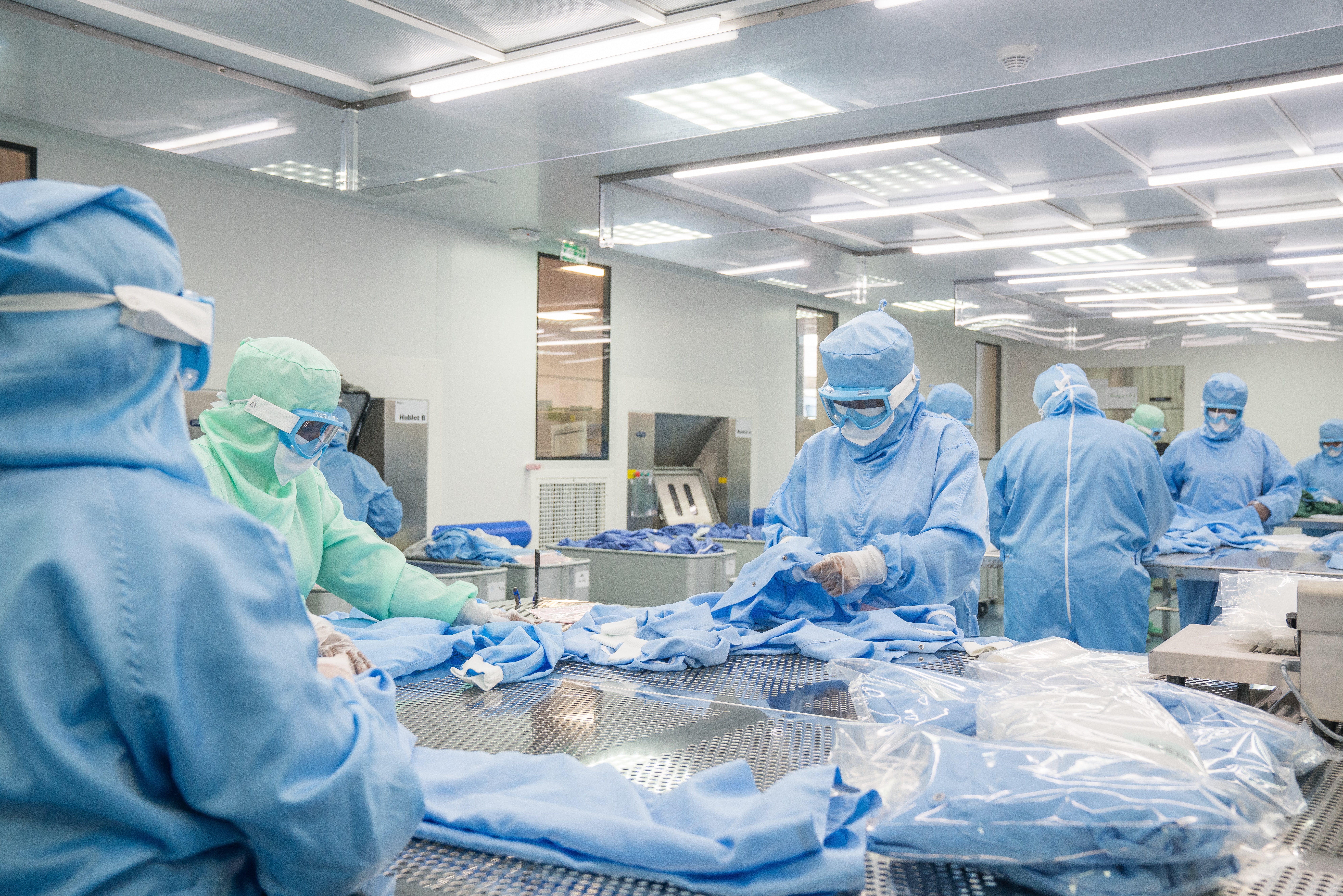 CLEANROOM TEXTILE SOLUTIONS FOR ISO CLASS 4/5/6(GRADE A and B) 2