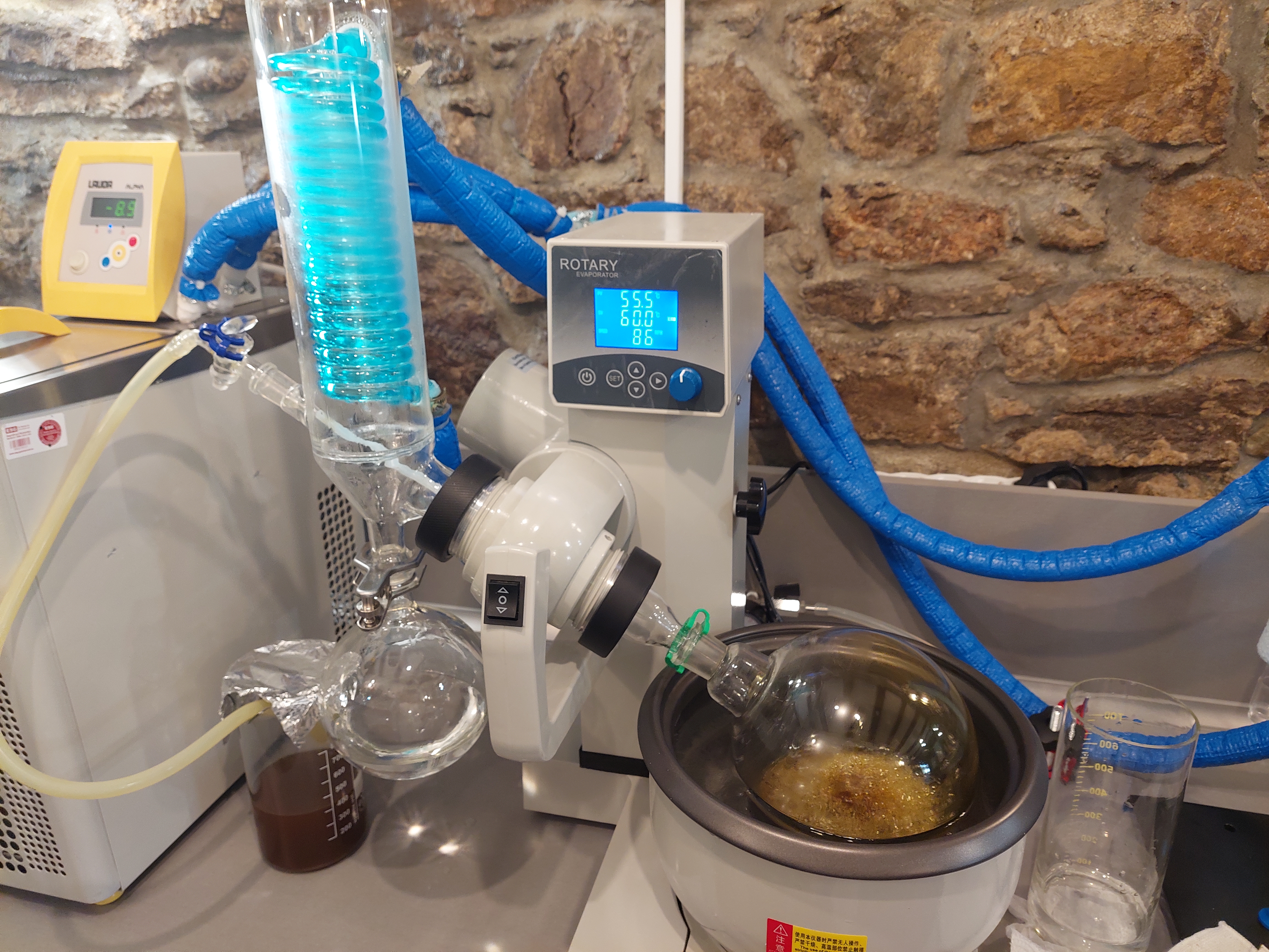 Contract manufacturing services for liquid herbal extracts