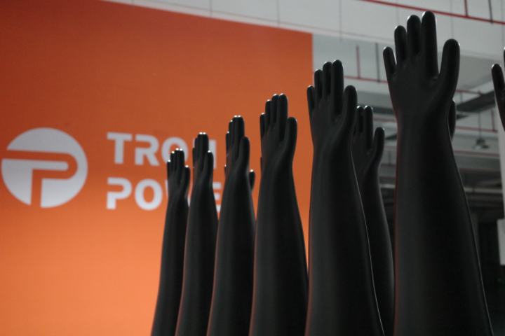 EPDM Isolator Gloves 3