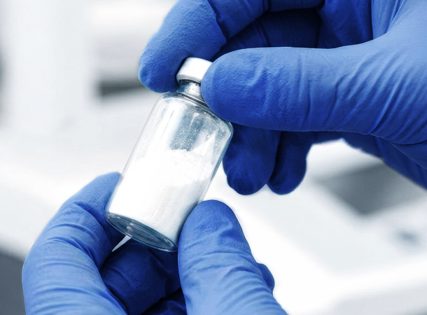 Filling of powders for terminal sterilisation