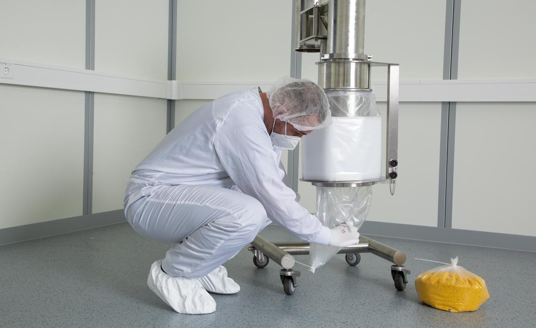 Flecoliner - Continuous Liner System for Batch Filling of Highly Toxic Solids