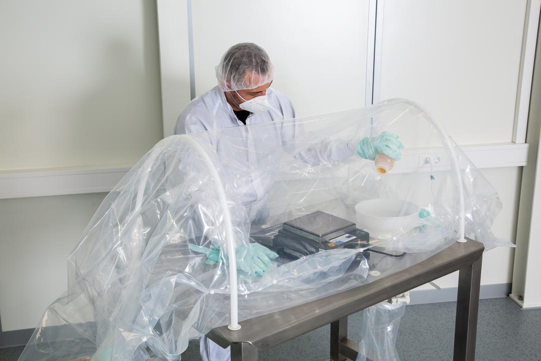 FlecoZIP Flecobox - Flexible Isolator for Sampling & Weighing