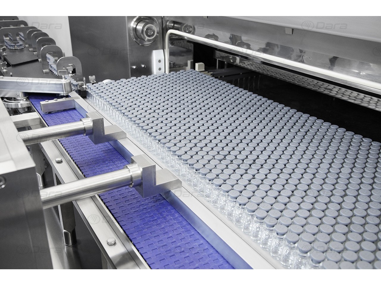 Freeze dryer automatic loading and unloading system for vials 3