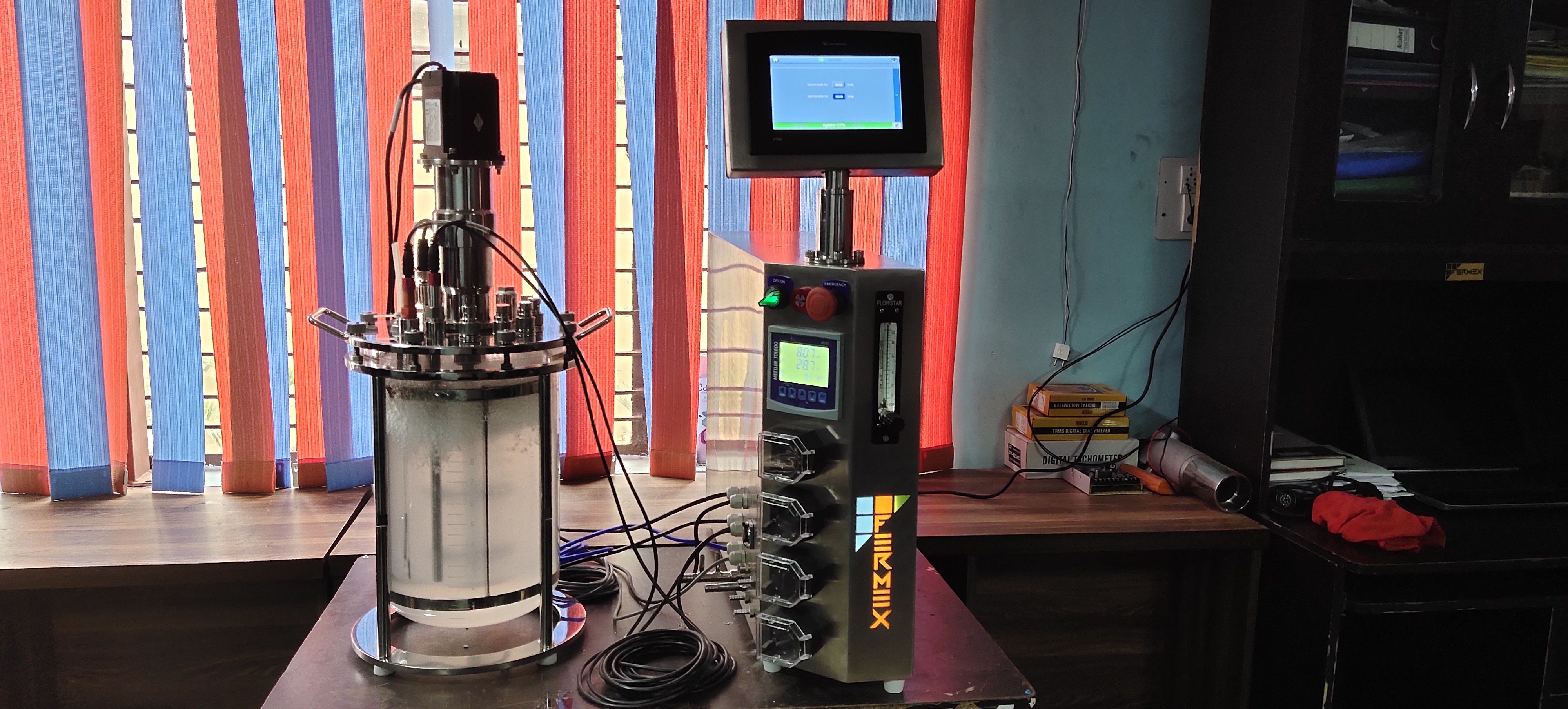 Glass Autoclavable Laboratory Fermenters & Bioreactors