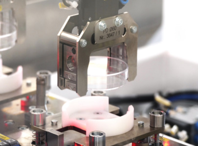 HEKUdish - Injection Molding Automation for Petri Dishes