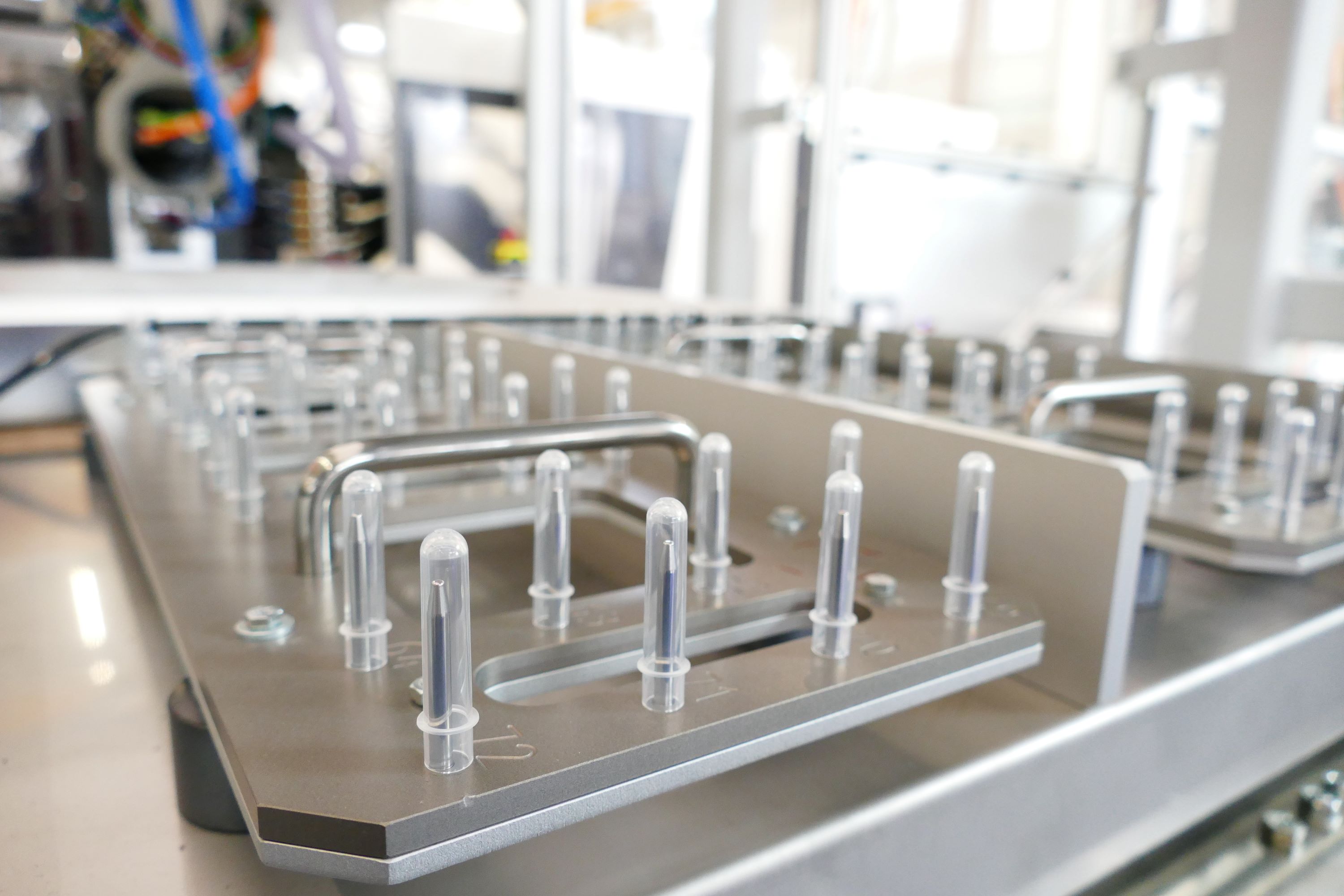 HEKUlab - Injection Molding Automation for Laboratory Vessels