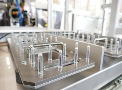 HEKUlab - Injection Molding Automation for Laboratory Vessels
