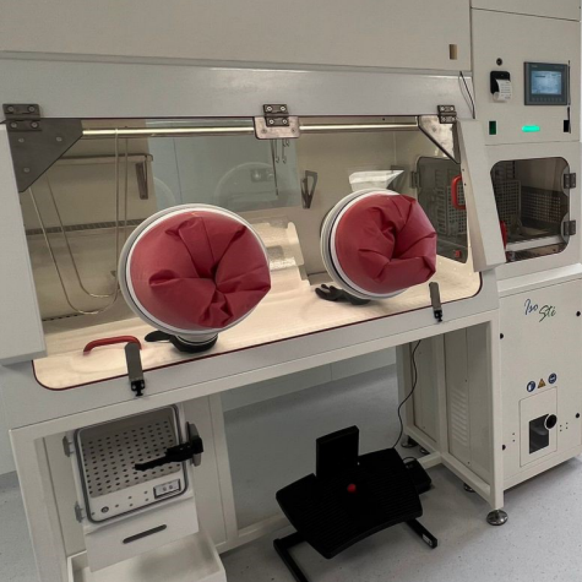High-Containment Isolator Formulation & Weighing Services