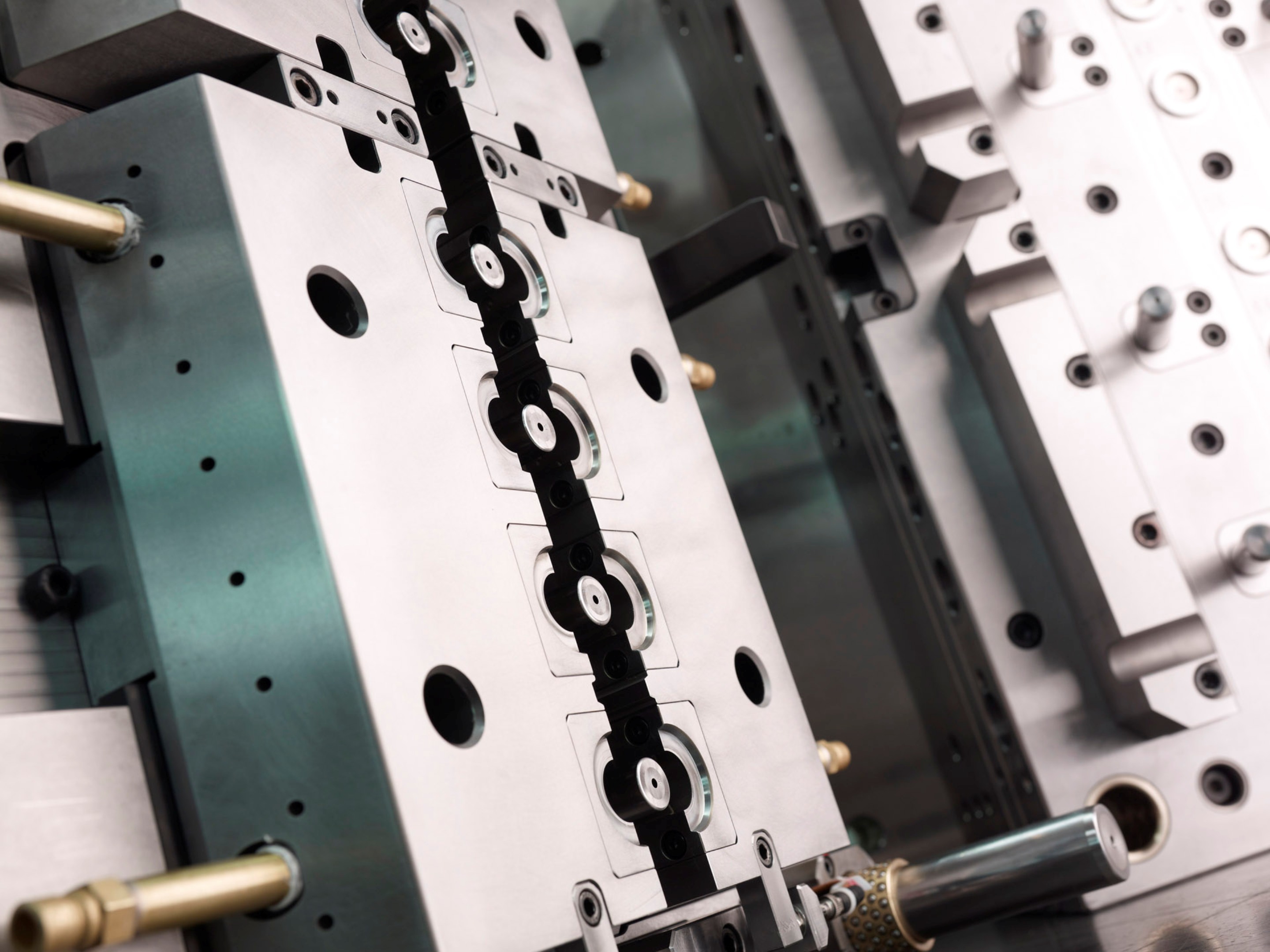 High Precision Moulds; Pilot, Pré-production, Industrialization, Duplicate, Project Tooling (10 or more moulds simultaneously for 1 device)