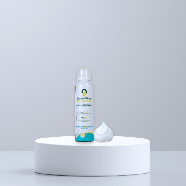 Intimate cleansing foam