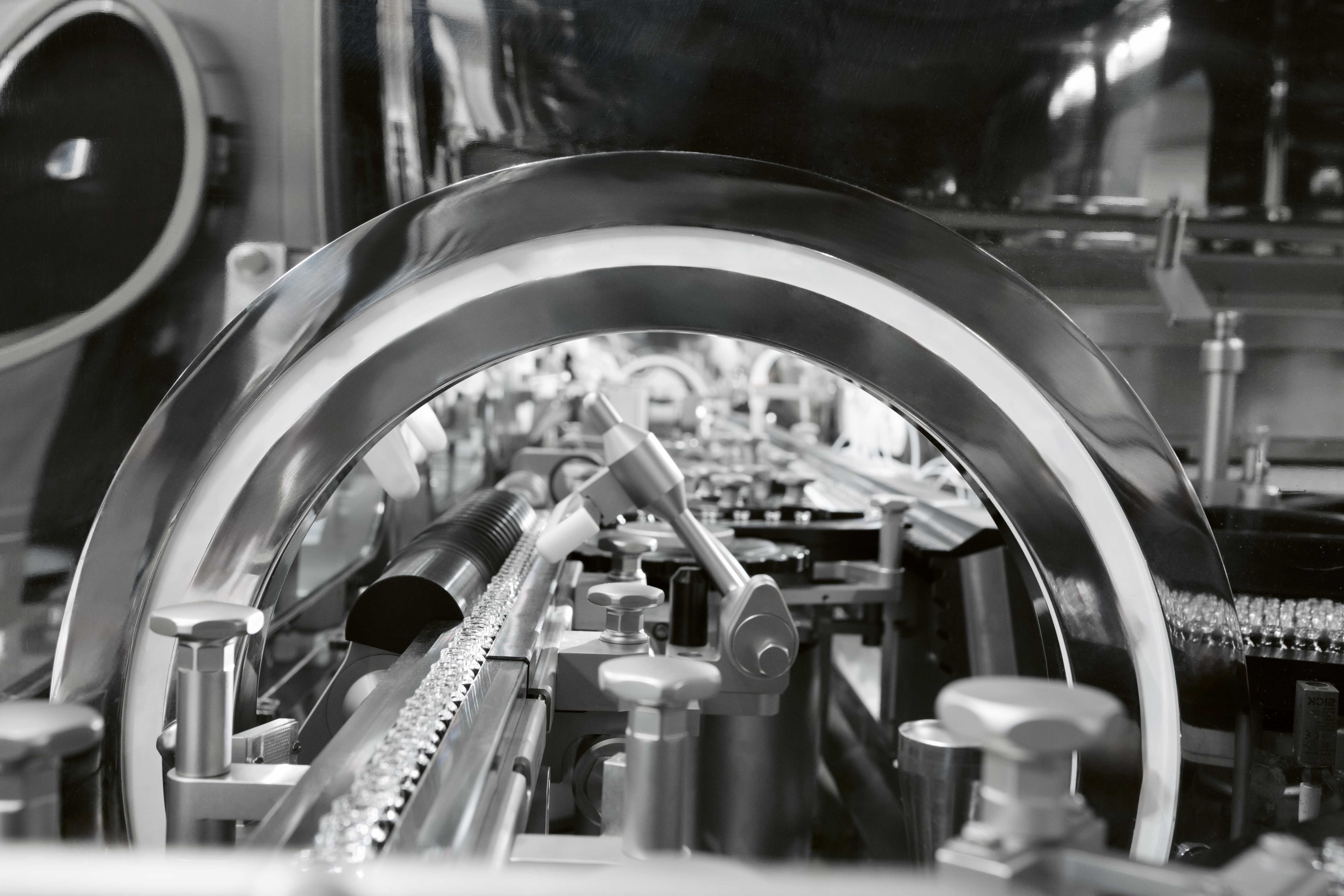 ISOLATOR SYSTEM. Integrated solutions for processing excellence.systems for liquids or powders, ISOLATION TECHNOLOGY minimises direct human interven 3