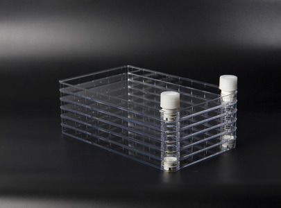 Multi layer cell culture chamber