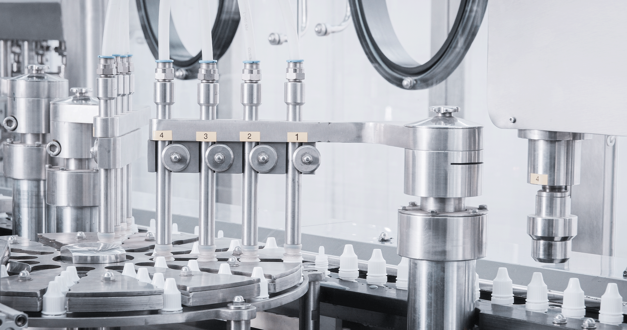Ophthalmic Fill-Finish line under Isolator 3