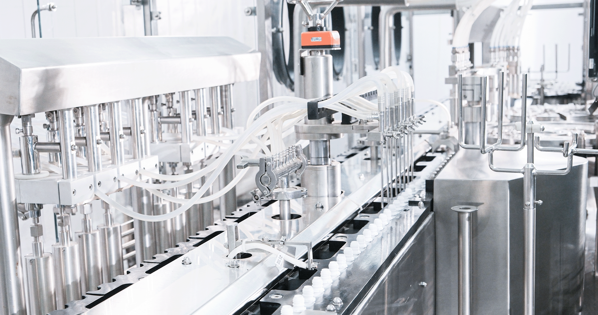 Ophthalmic Fill-Finish line under Isolator 2