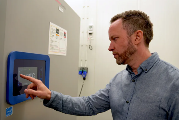 Oriola Sweden: Future-proof pharmaceutical monitoring with testo Saveris 1 3