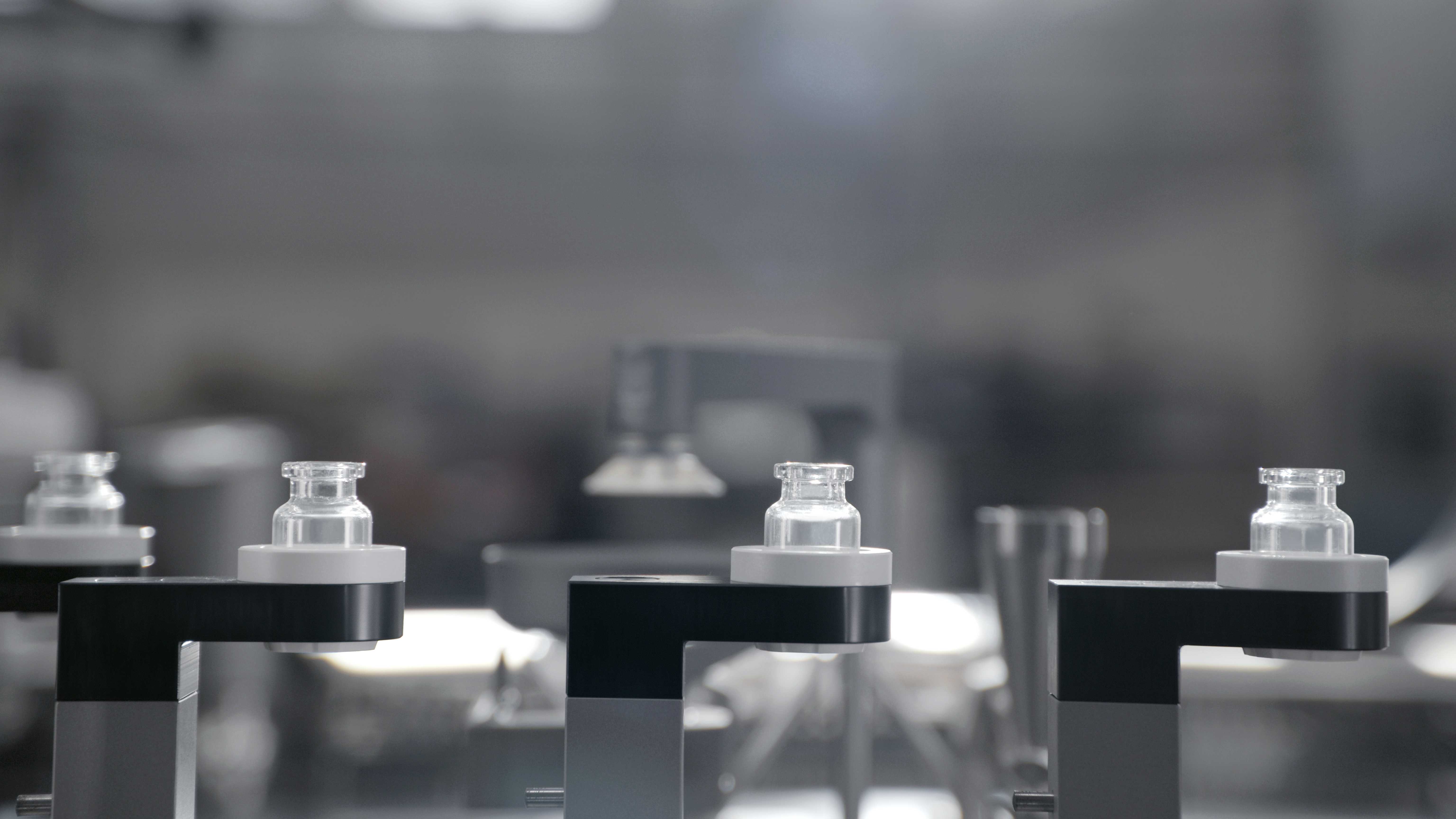 TILE-X, gloveless fill-finish solution for small batch and high-value pharmaceuticals 3