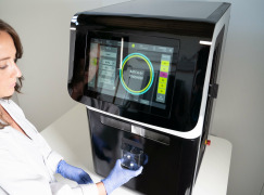 Ultra compact tablet press for R&D